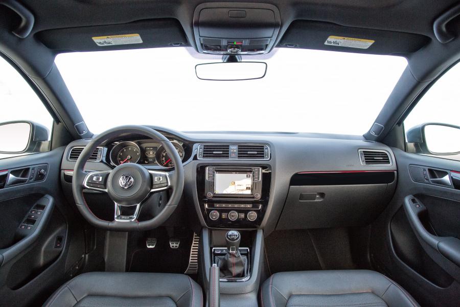 Торпедо Volkswagen Jetta GLI (Typ 1B) 2015 года  (NA) (фото 32 из 40)